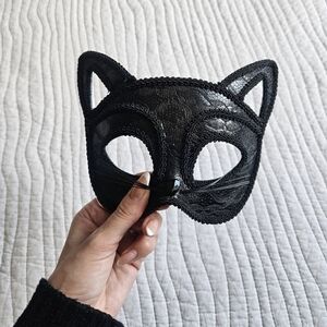 Elegant Black Cat Mask